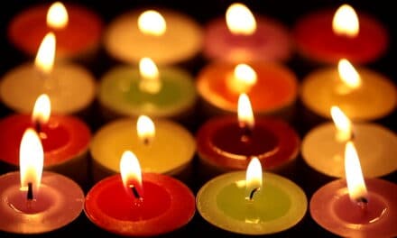 تاثیر رنگ شمع ها بر انرژی انسانها